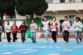 英超曼联对阵布伦特福德，中前场对决成关键
